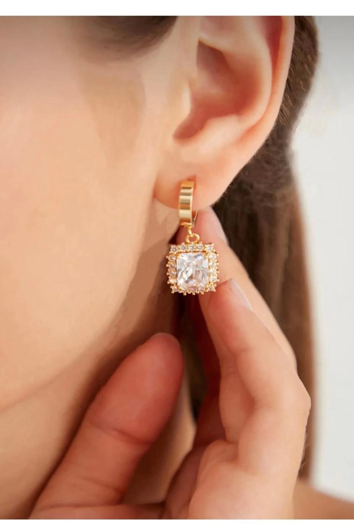 Kadın Marisol Model Çelik Kare Baget Kristal Zirkon Taşlı Altın Kaplama Abiye Kombin Stil Küpe