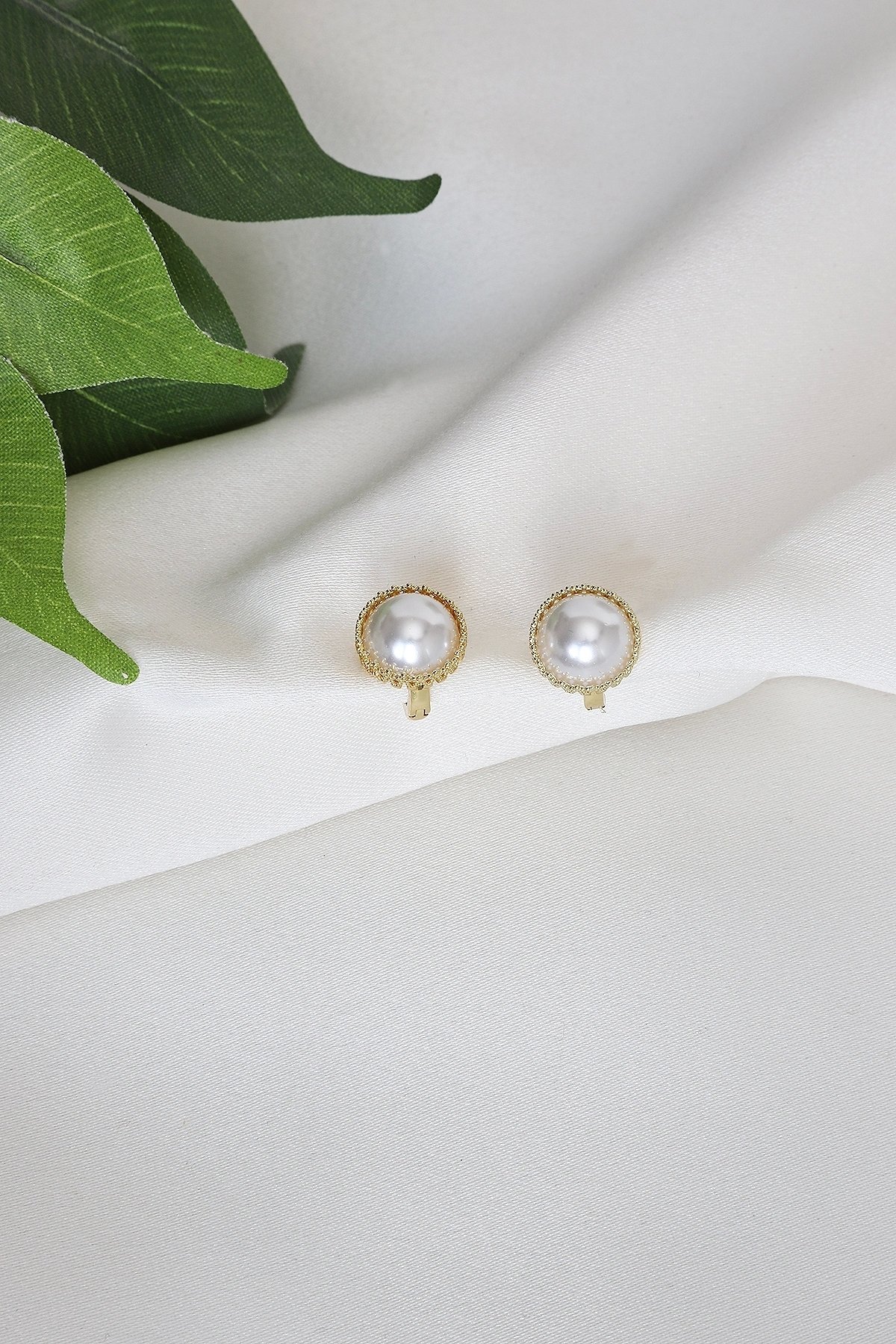 İncili Pirinç Küpe