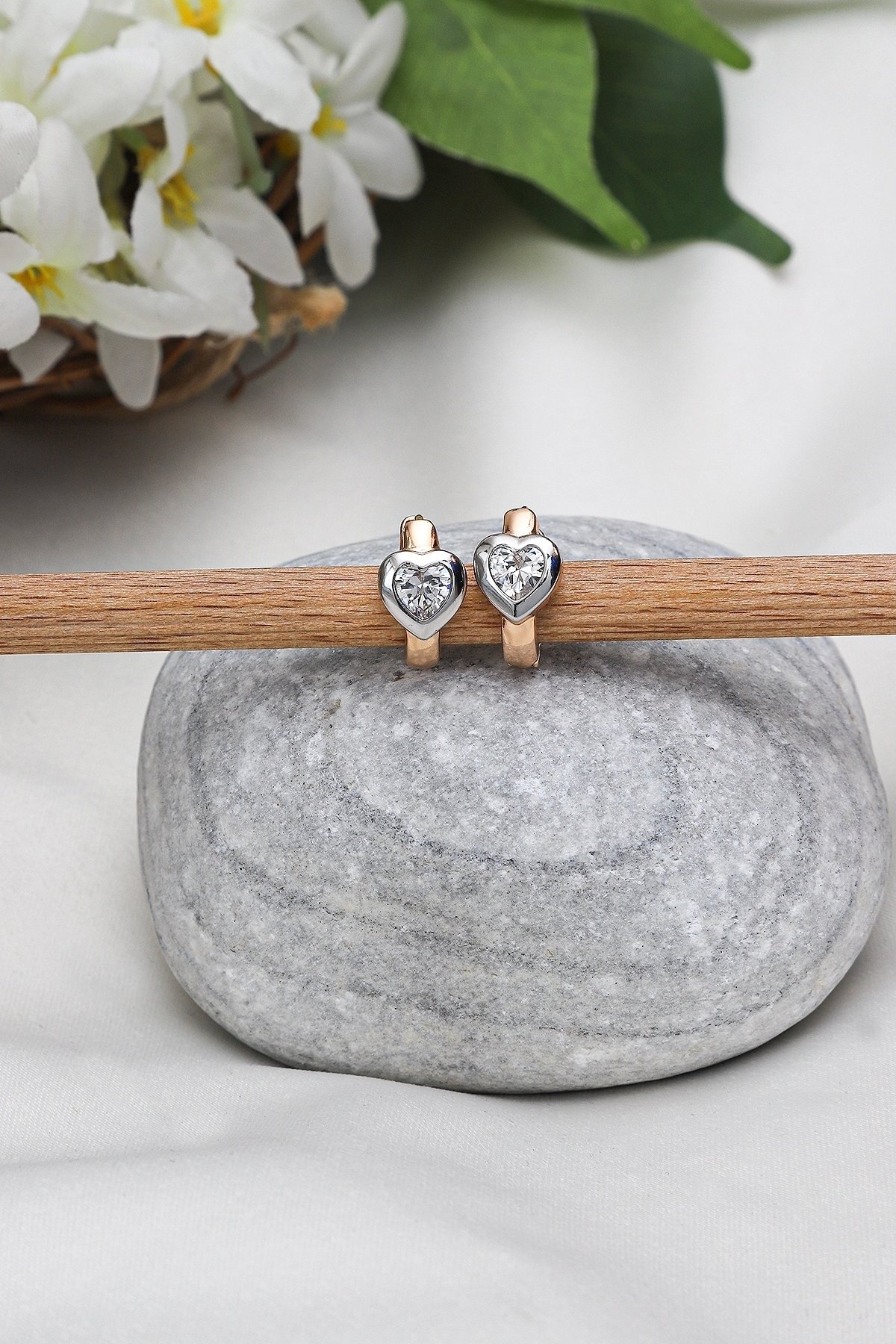 Minimalist Kalpli Çelik Küpe