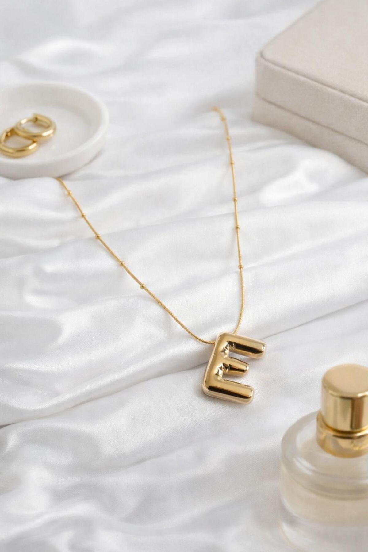 Çelik Zincirli E Harfli Gold Renk Bubble Kolye