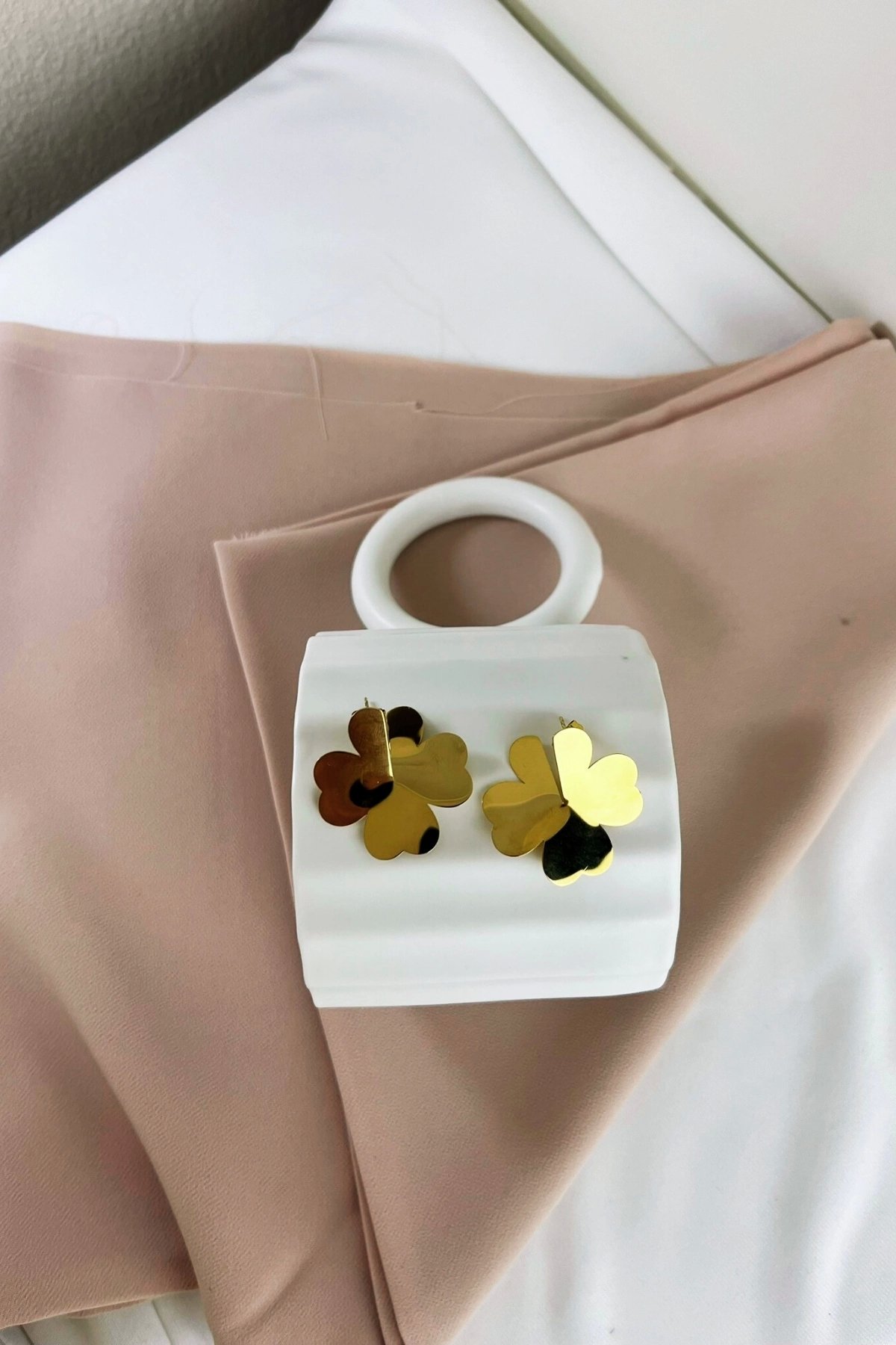 YONCA MODEL ÇELİK GOLD KÜPE