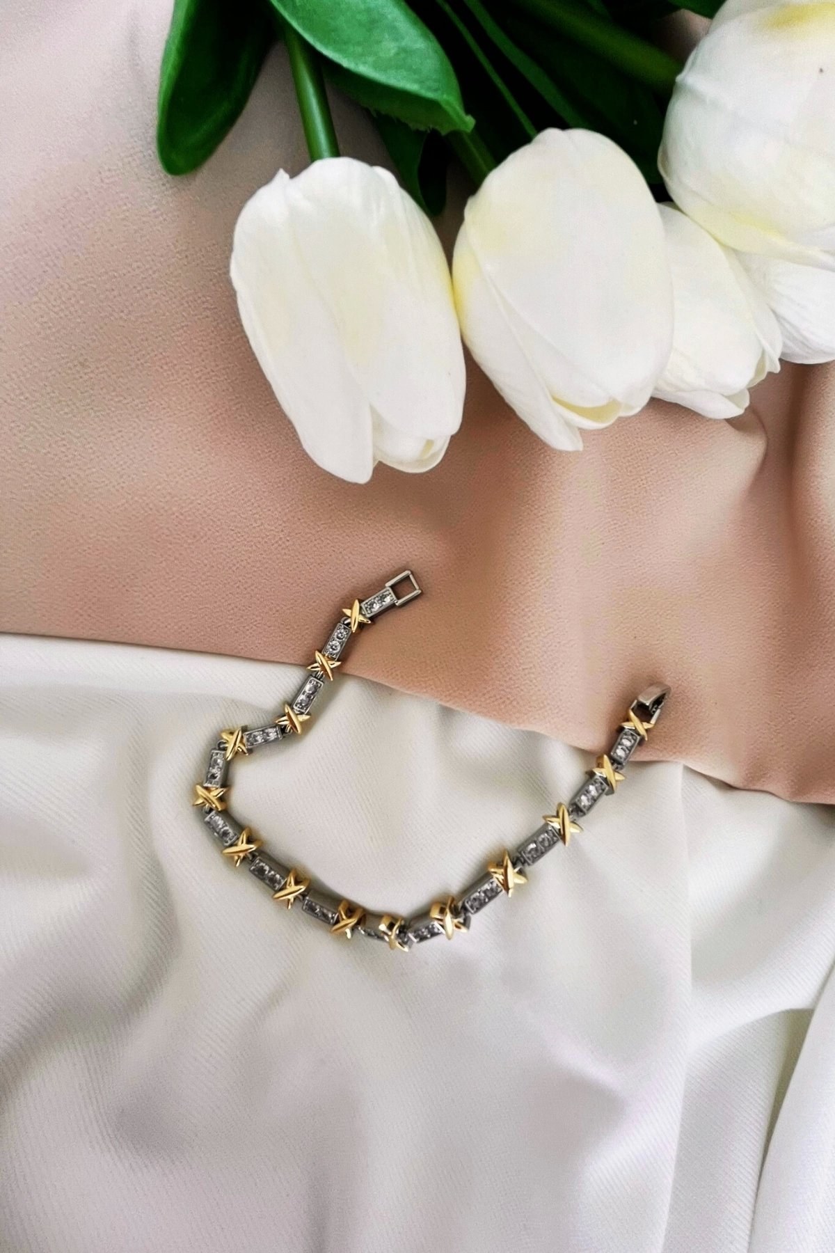 XOXO TAŞLI ÇELİK BİLEKLİK