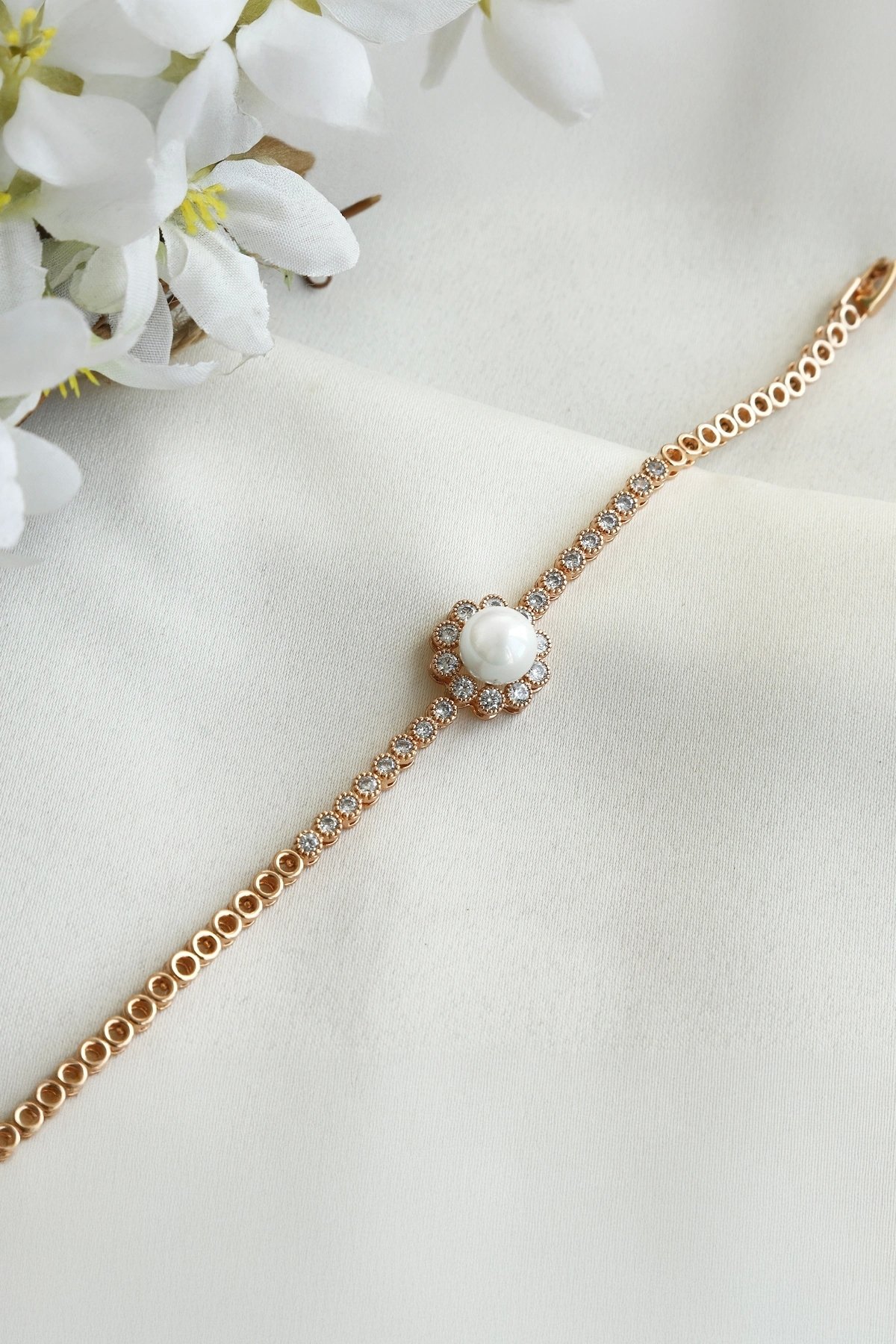 Xuping Model İnci Detaylı Zirkon Taşlı Kadın Bileklik