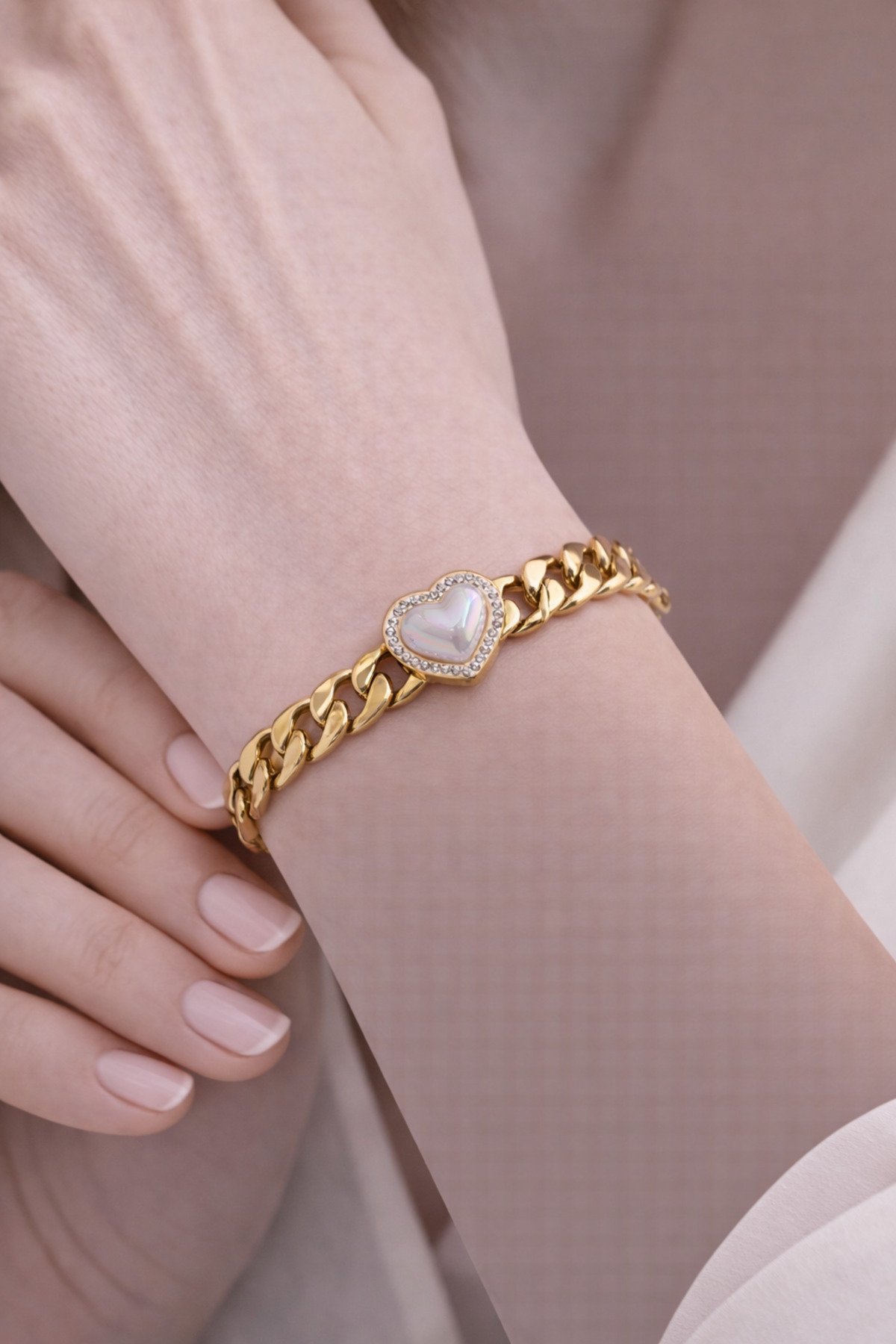 Kalpli Zirkon Taşlı Çelik Bileklik