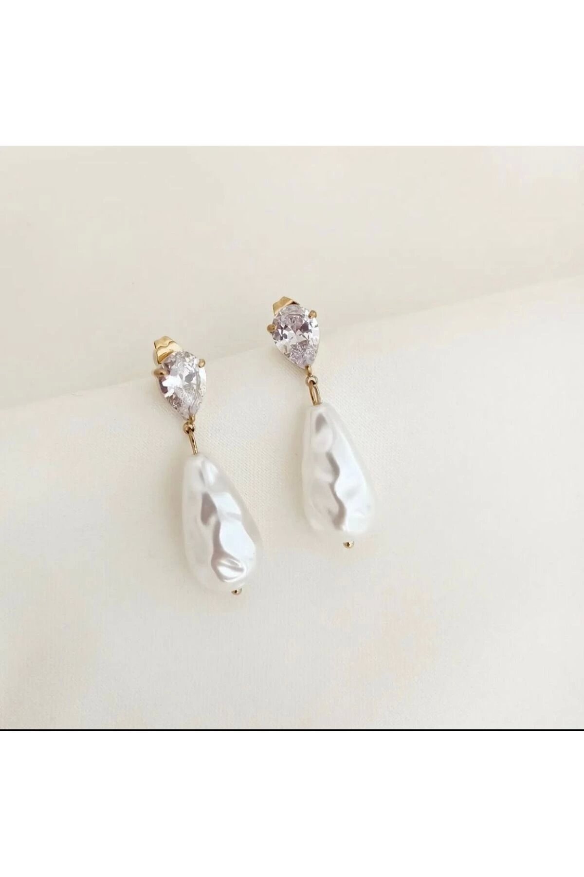 Gold Damla İnci Detaylı Zirkon Taşlı 316L Çelik Küpe