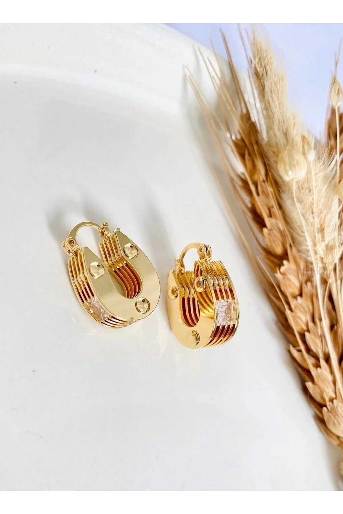 Çelik Yıldız Taşlı Küpe